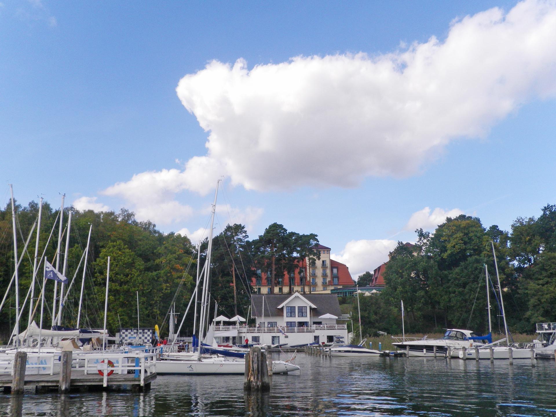Precise Resort Бад Заров Екстериор снимка The marina at the Royal Lymington Yacht Club