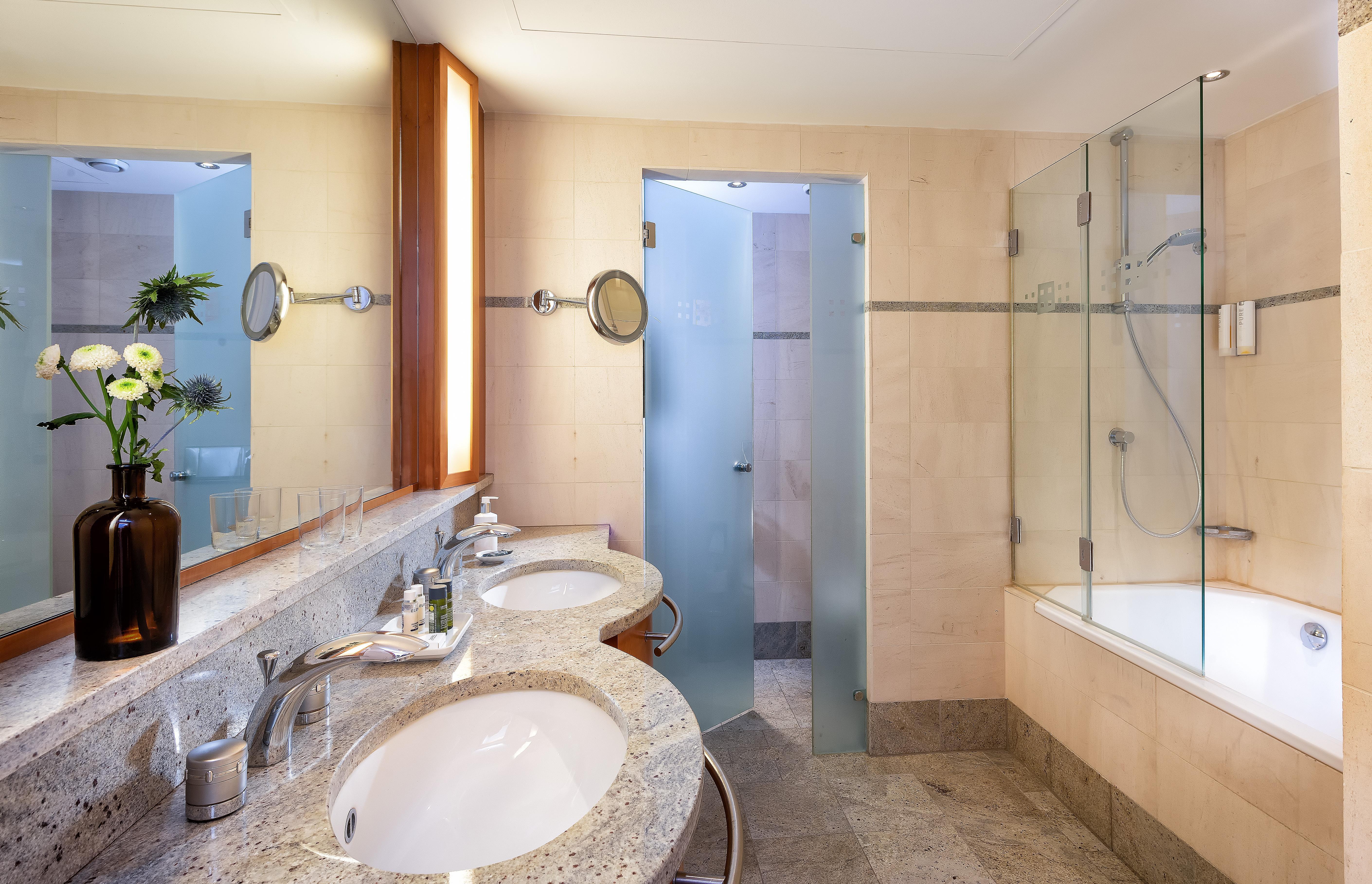 Precise Resort Бад Заров Екстериор снимка Bathroom