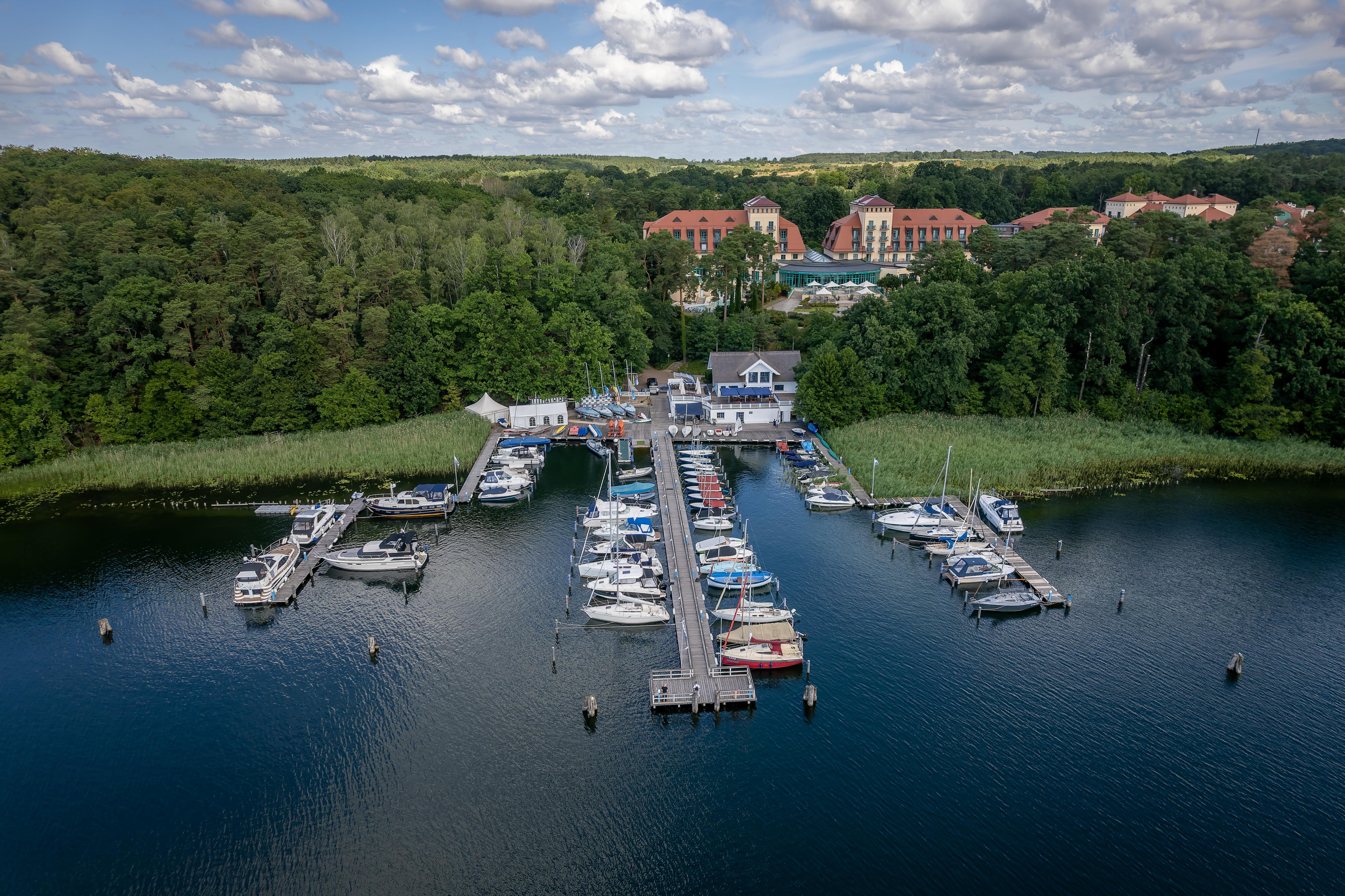 Precise Resort Бад Заров Екстериор снимка Aerial view of the marina