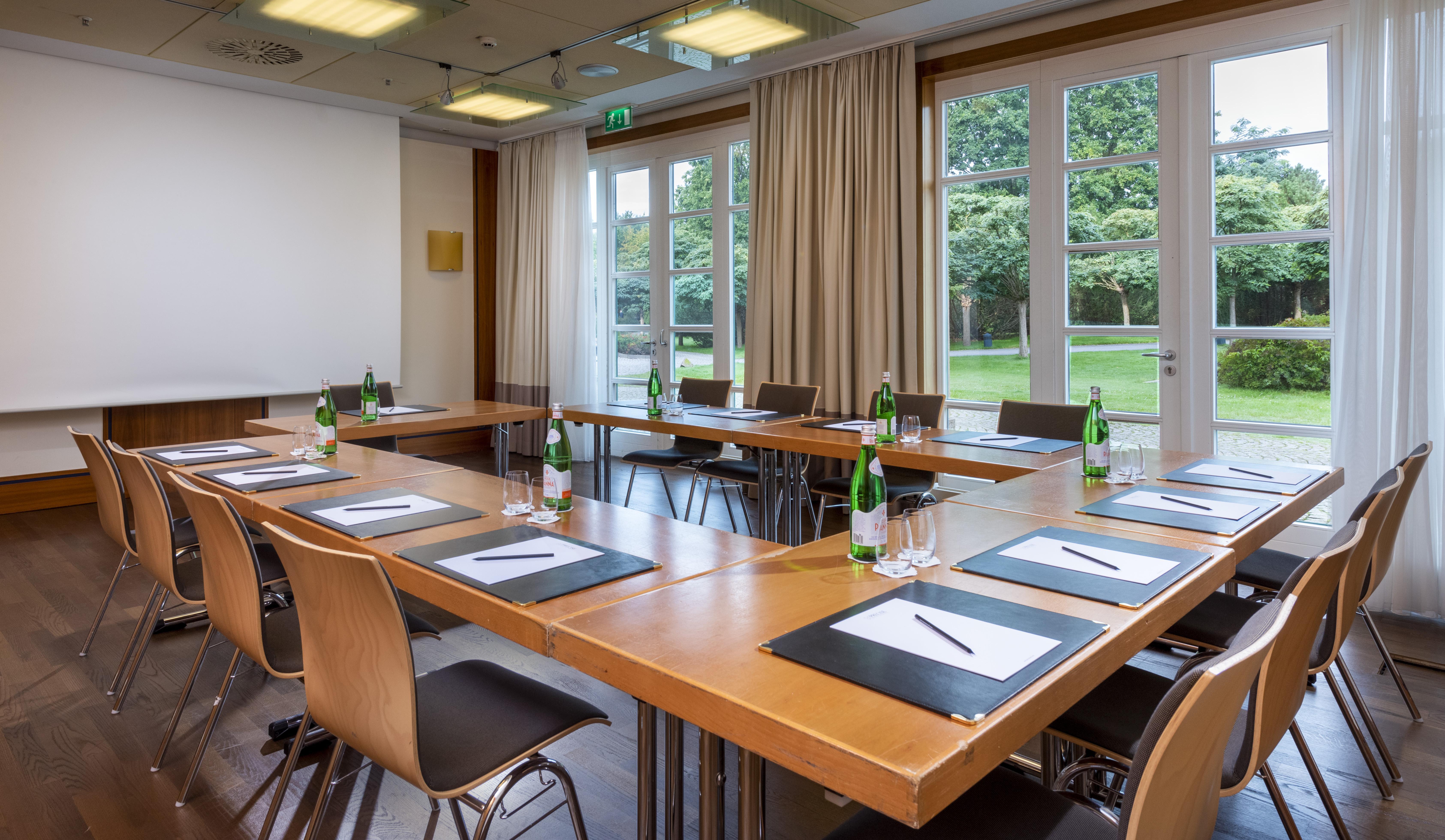Precise Resort Бад Заров Екстериор снимка Meeting room