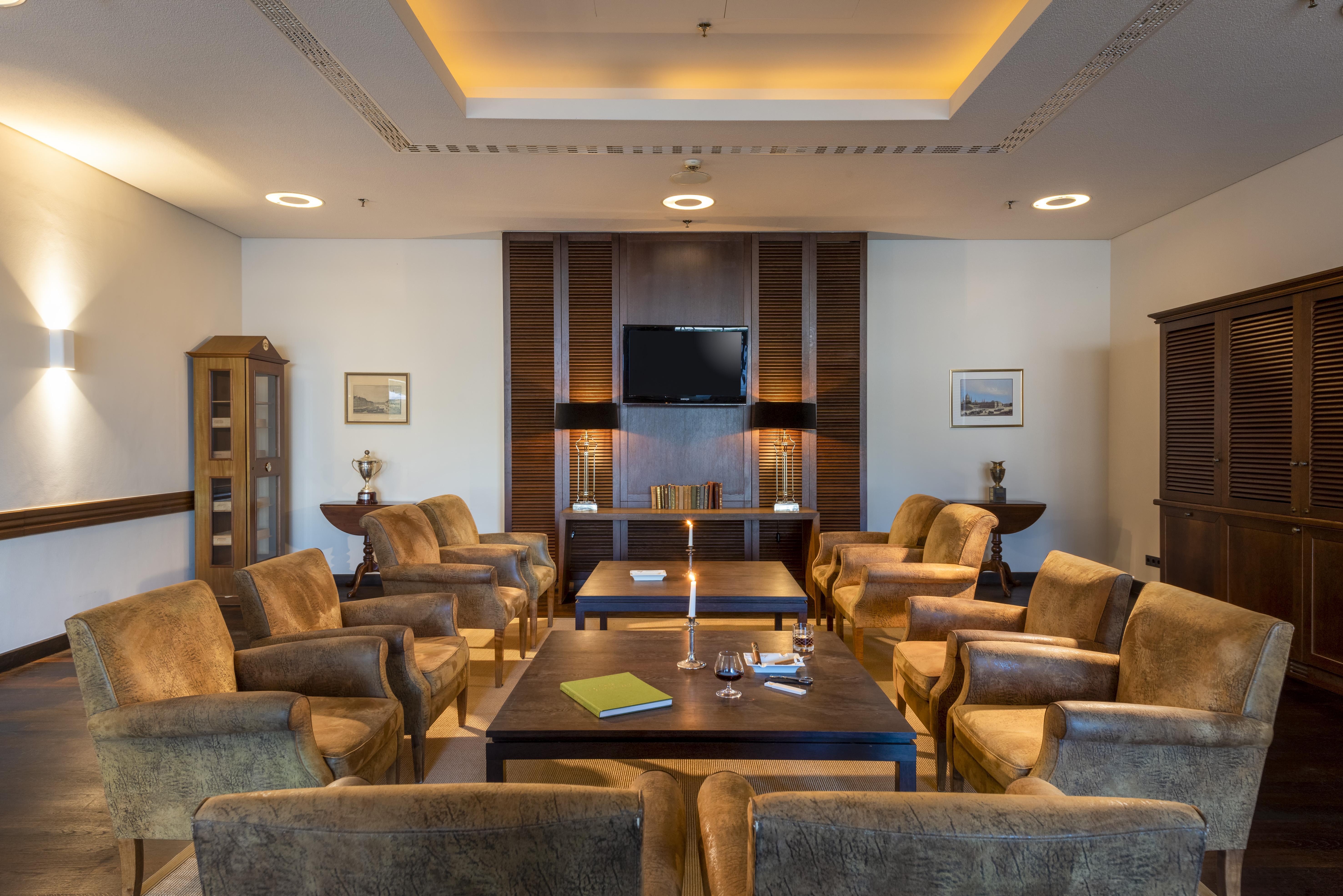 Precise Resort Бад Заров Екстериор снимка The lounge at the airport
